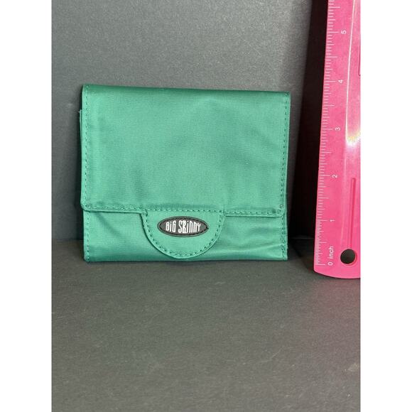 Big Skinny Green Tri-Fold Nylon Women’s Wallet Lightweight Slim Card Holder New - Picture 2 of 7